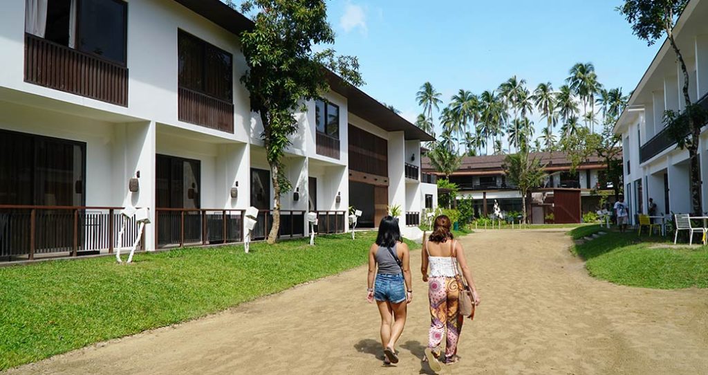 lio beach shops el nido